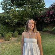 Estudiante con interés por ayudar a niños a mejorar su rendimiento académico